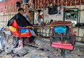 Уличные барбершопы в Камбодже