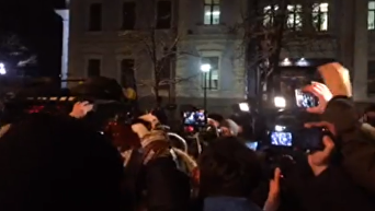 Под АП митингуют сторонники Саакашвили. Видео