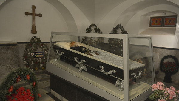 Церковь-некрополь Н.И. Пирогова. Забальзамированное тело покойного профессора, всемирно известного хирурга Николая Пирогова, покоящегося в склепе в Виннице