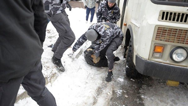 Национальные дружины напали на титушек по зданием Соломенского суда в Киеве