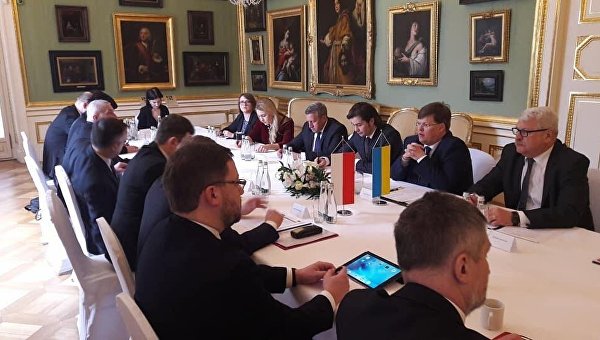 Переговоры украинской и польской делегации об антибандеровском законе