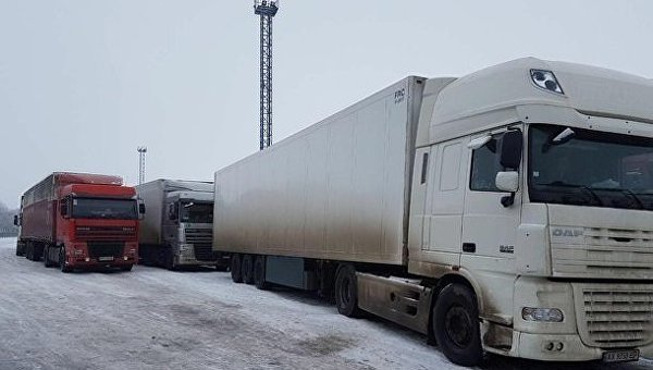 Россия не пропускает грузовики из Украины
