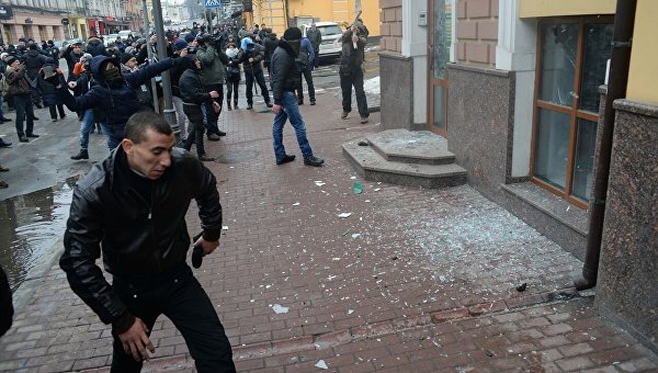 Погром здания Сбербанка в Киеве