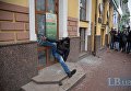 Сбербанк в Киеве взял в заложники одного радикала после погрома
