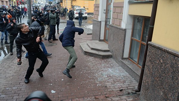 Погром здания Сбербанка в Киеве 18 февраля