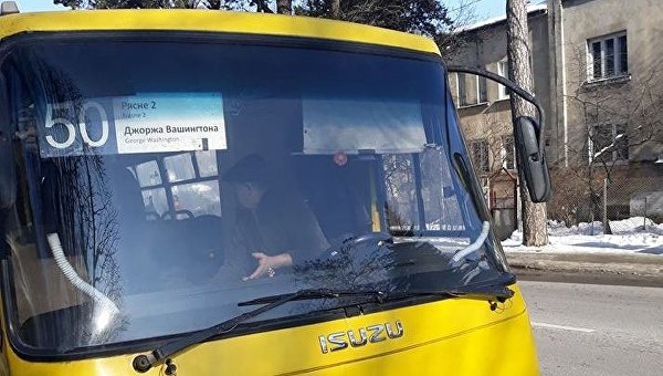 Во Львове пассажиры отказались ехать в маршрутке после отказа везти пенсионера