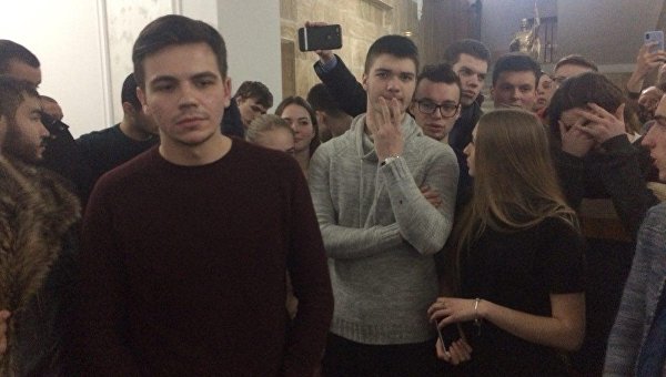 Студенты медуниверситета Богомольца в Киеве заблокировали вход в вуз