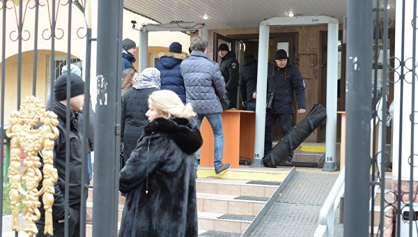 Ситуация возле Оболонского районного суда перед допросом Порошенко