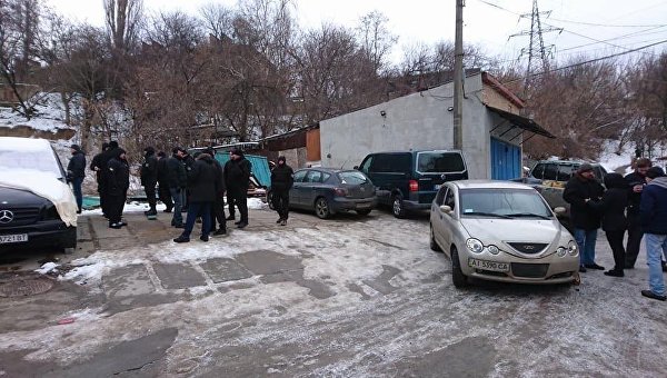 В Киеве пытались снести гараж волонтера