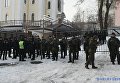 Охрана Соломенского райсуда Киева, где проходит заседание по делу об отстранении Геннадия Труханова от обязанностей мэра Одессы