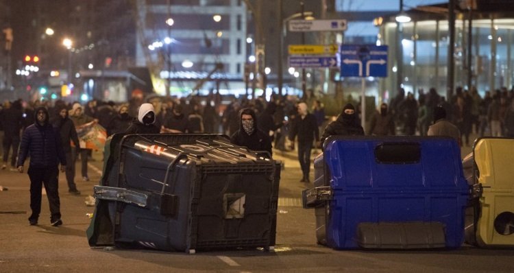 Столкновения полиции и фанатов московского Спартака и Атлетика в Бильбао