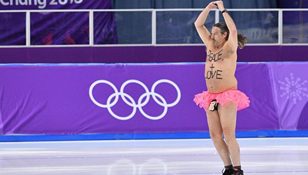 Голый мужчина выбежал на лед Олимпиады в Пхенчхане
