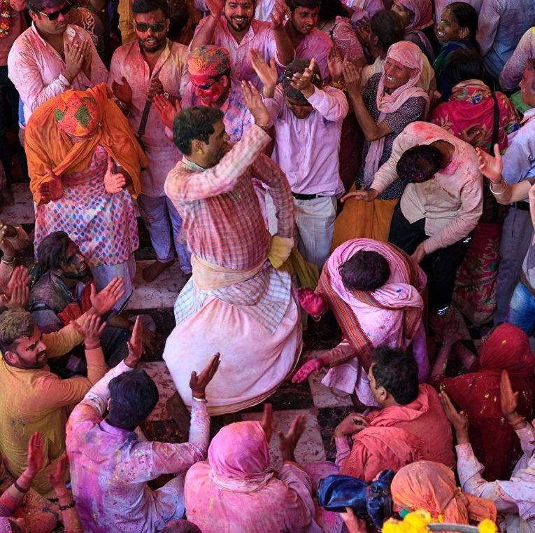 Праздник Латмар Холи в Индии