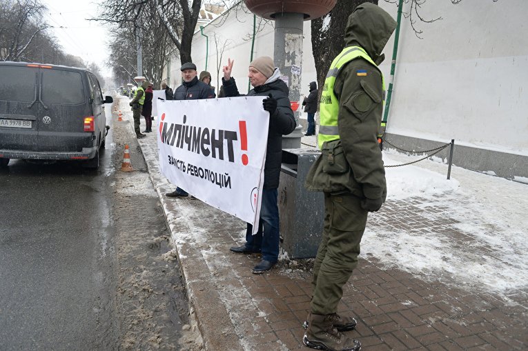 Митинг под  Мыстецьким Арсеналом перед пресс-конференцией президента Украина Петра Порошенко