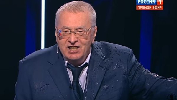 Собчак во время дебатов облила водой Жириновского