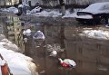 Потоки воды в Оболонском районе Киева после прорыва воды