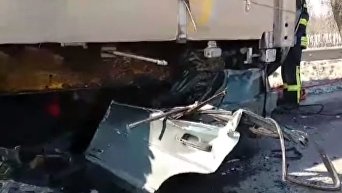 Смертельная авария под Одессой. Авто до багажника влетело под фуру. Видео