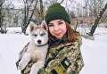 Петр Порошенко поздравил с 8 марта фотографией девушки в форме и собакой