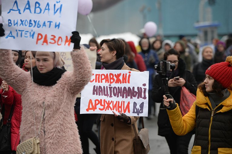 В Киеве 8 марта прошел женский марш