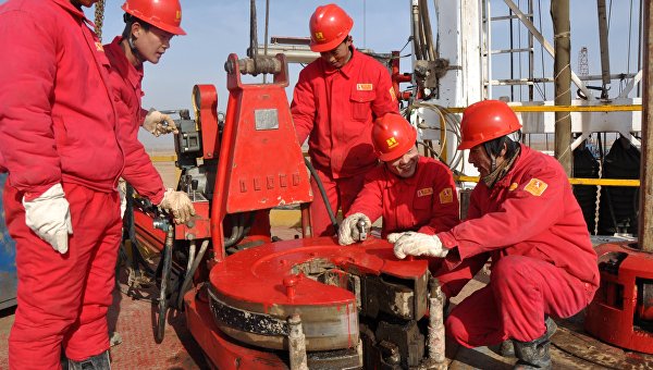 Работники китайской компании начали бурение газовой скважины в Полтавской области