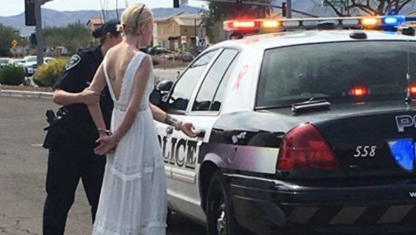 В США невесту арестовали по пути на собственную свадьбу