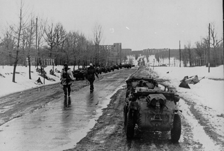 Немецкие войска входят в Харьков, 14 марта 1943