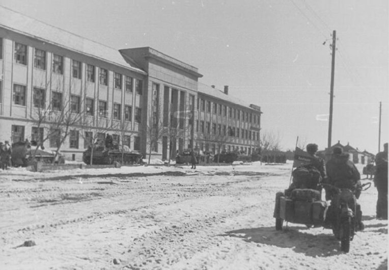 Немецкие войска входят в Харьков, 14 марта 1943