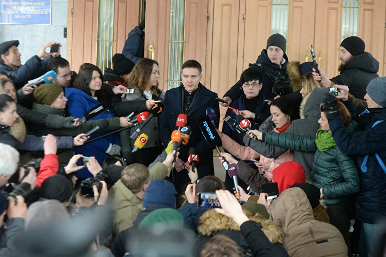 Пресс-конференция Надежды Савченко под зданием СБУ