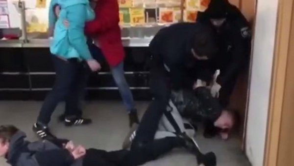 Полиция Киева задержала четырех подростков, устроивших погром в супермаркете