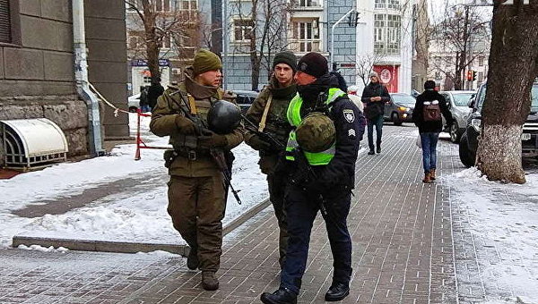 Улицы в правительственном портале Киева патрулируют правоохранители с автоматами