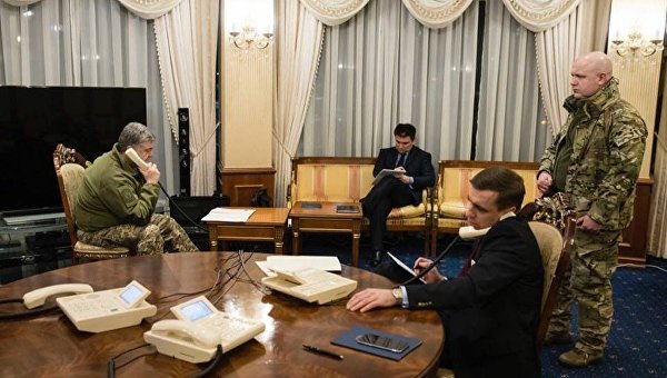 Петр Порошенко проводит телефонный разговор с президентом Турции