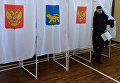 Курсант во время голосования на выборах президента Российской Федерации