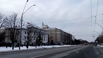 Посольство России в Киеве в окружении полиции и нацгвардейцев. Видео