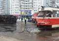 В Дарницком районе Киева в воскресенье столкнулись трамвай и грузовик