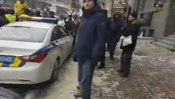 Полиция не дала сторонникам Саакашвили проехать к дому Порошенко