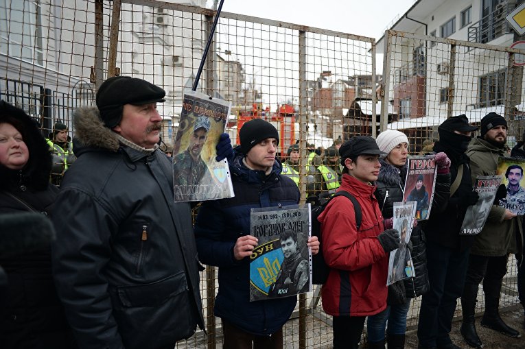 Националисты провели митинг у консульского отдела посольства РФ в Киеве