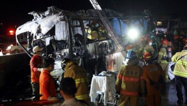 Автобуса на Филиппинах рухнул в овраг