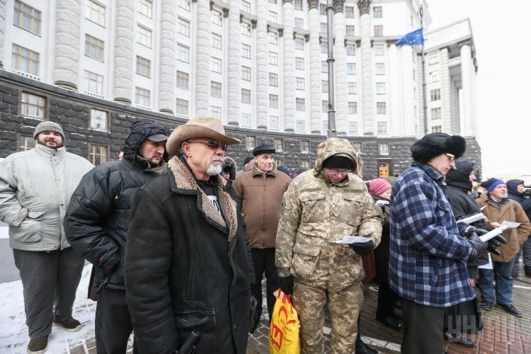 Акция работников транспортных компаний возле здания Кабмина в Киеве