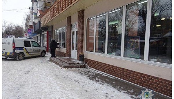 В Киеве мужчина приковал квартиранта наручниками. Полиция на месте происшествия