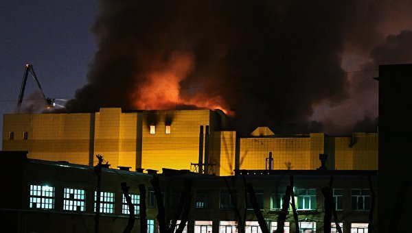 Пожар в торговом центре Зимняя вишня в Кемерово
