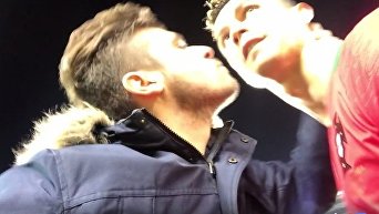 Британский комик целует Роналду