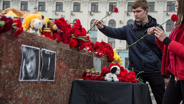 Акции в память о погибших при пожаре в ТЦ Зимняя вишня в Кемерово