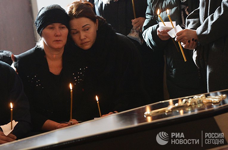 Прощание с погибшими при пожаре в торговом центре в Кемерово