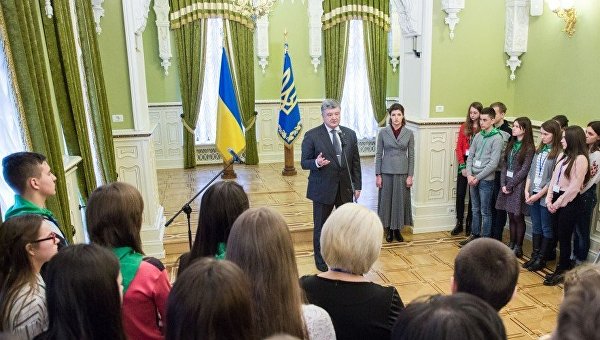 Президент Петр Порошенко на встрече с детьми