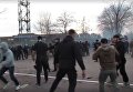 Появилось видео ожесточенных столкновений фанатов с силовиками в Мариуполе