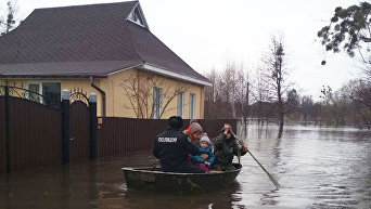 На Сумщине полиция помогает людям преодолевать последствия наводнения