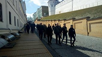 Националисты в Киеве пришли в Лавру