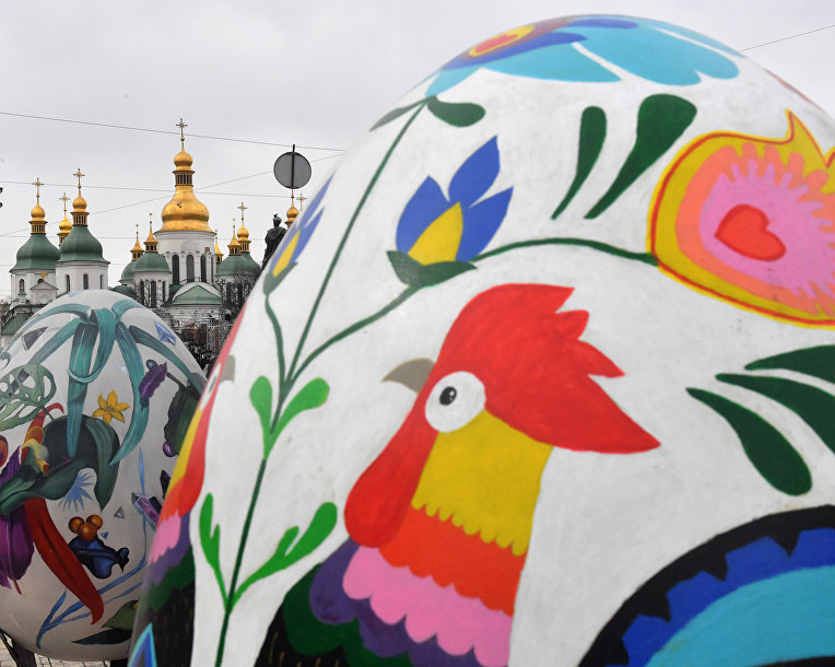 VIII Всеукраинский фестиваль писанок на Софийской площади в Киеве