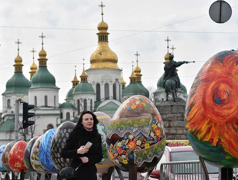 VIII Всеукраинский фестиваль писанок на Софийской площади в Киеве