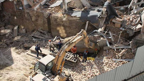 Спасение из-под завалов строителей в Виннице